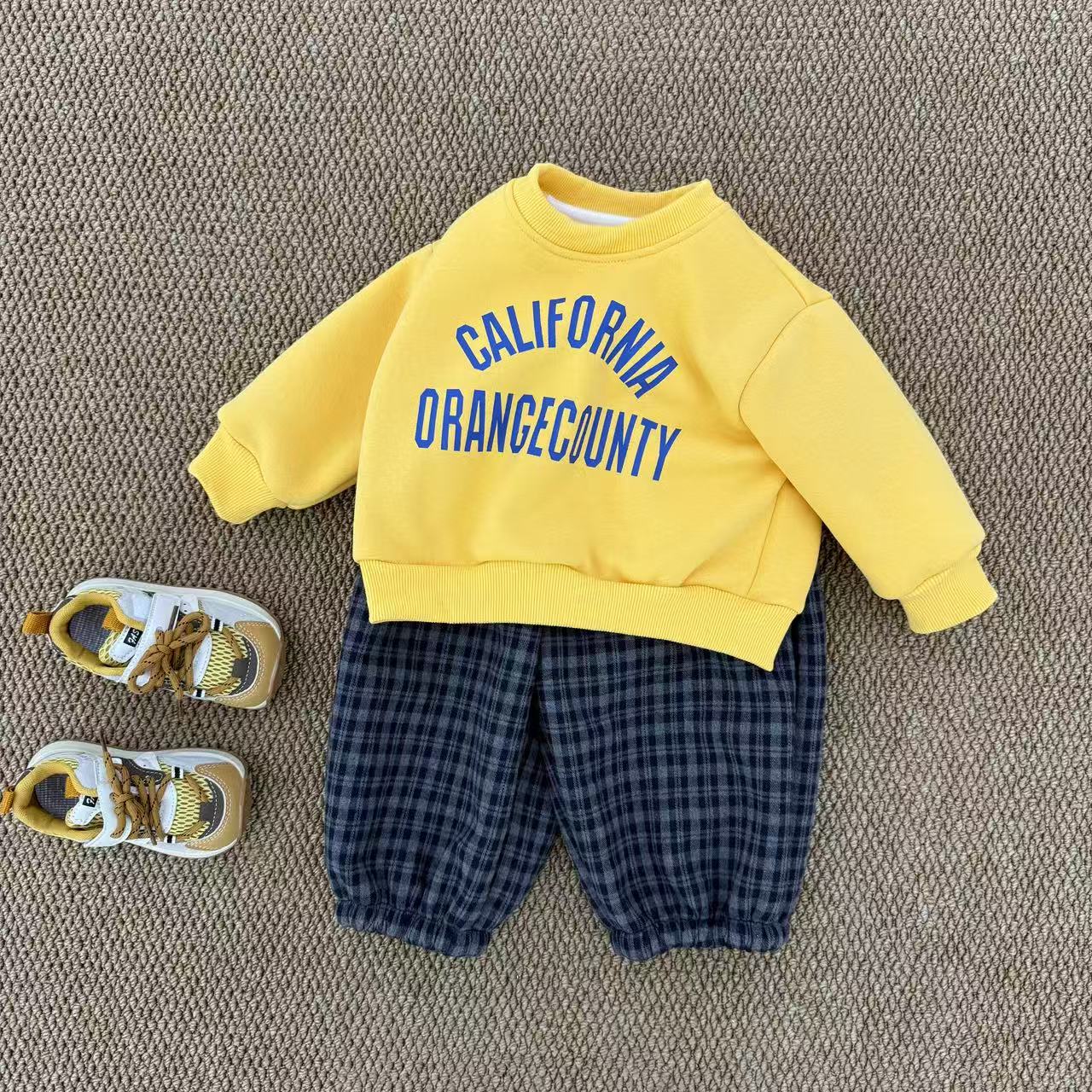 宝宝套装秋冬加绒加厚套头字母韩系卫衣两件套中小童外穿格子裤