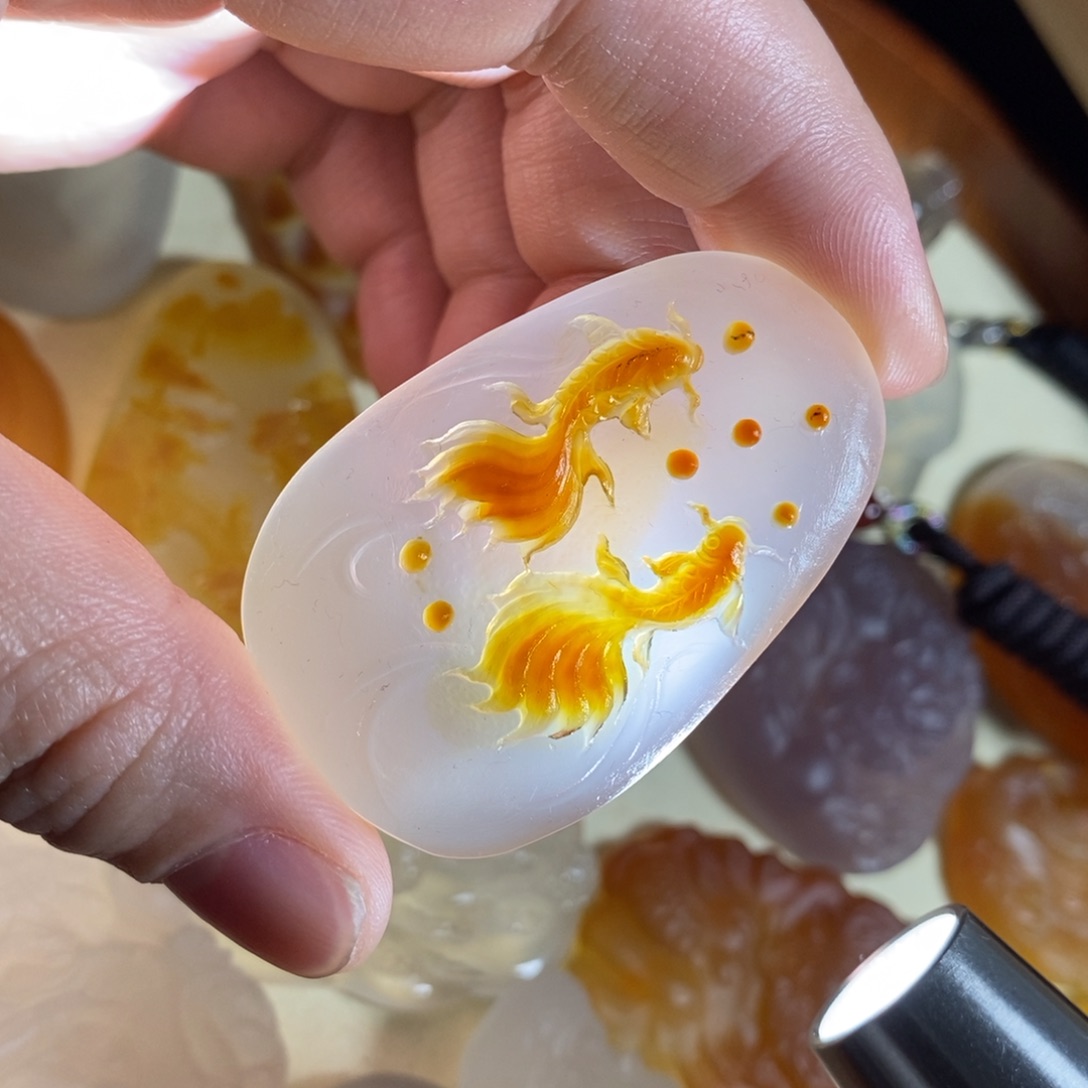 玛瑙/玉髓未镶嵌颈饰玛瑙年年有余