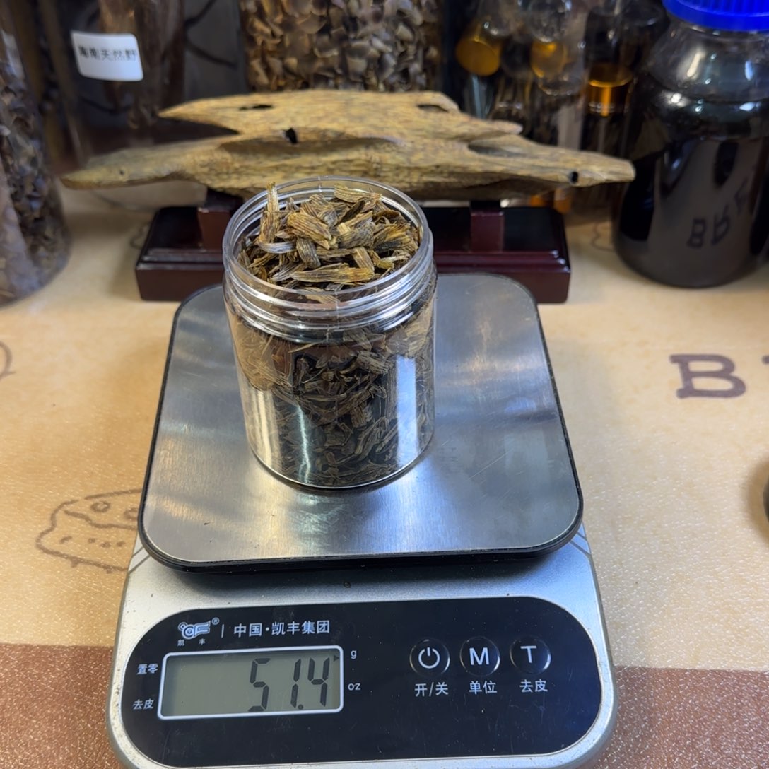 沉香沉香碎屑绿棋蓝宝石肉丝条51克