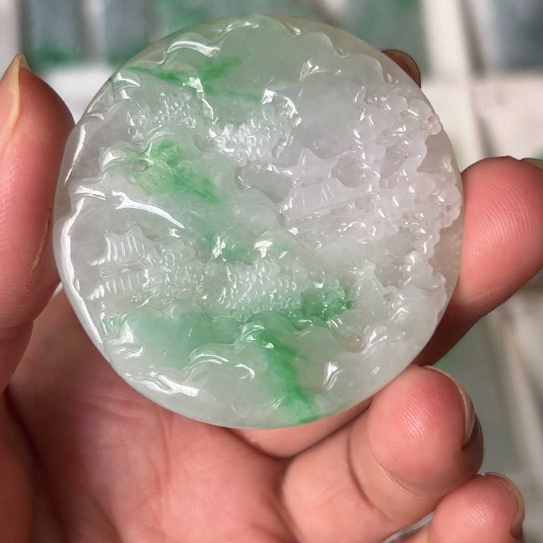 翡翠未镶嵌颈饰山水