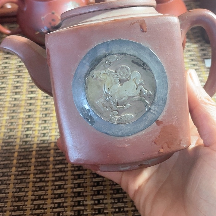紫砂茶壶原矿泥料手工制作的紫砂壶 