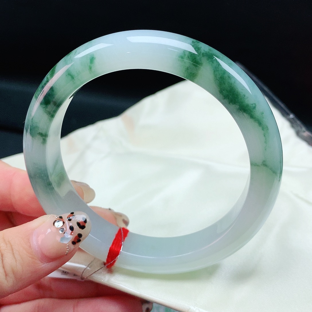 翡翠手镯未镶嵌60圈