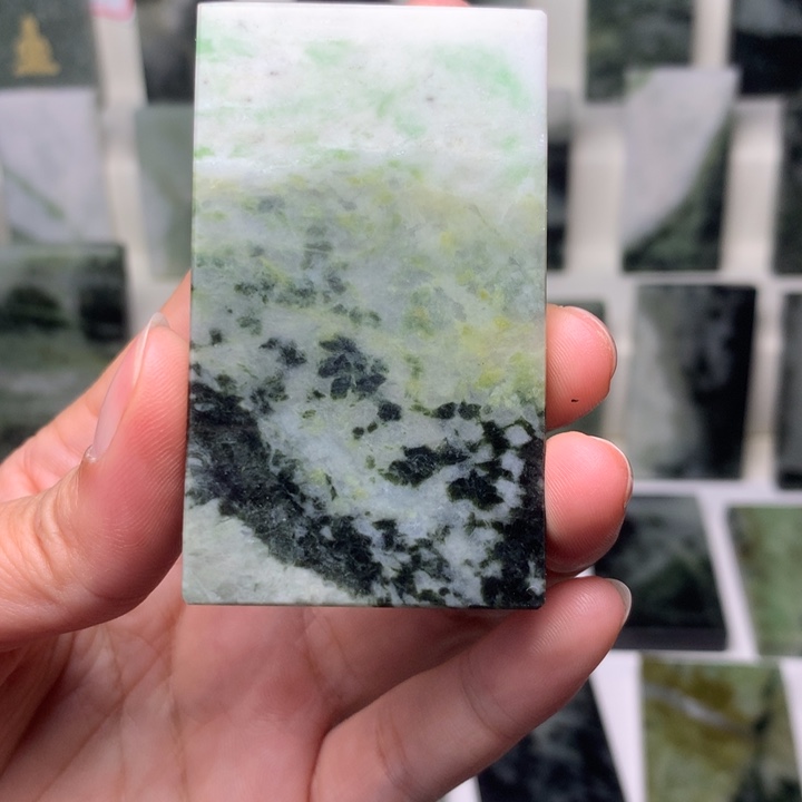 独山玉未镶嵌颈饰