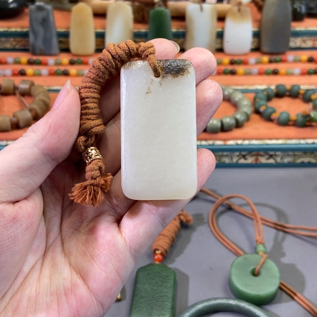 和田玉颈饰未镶嵌热***游