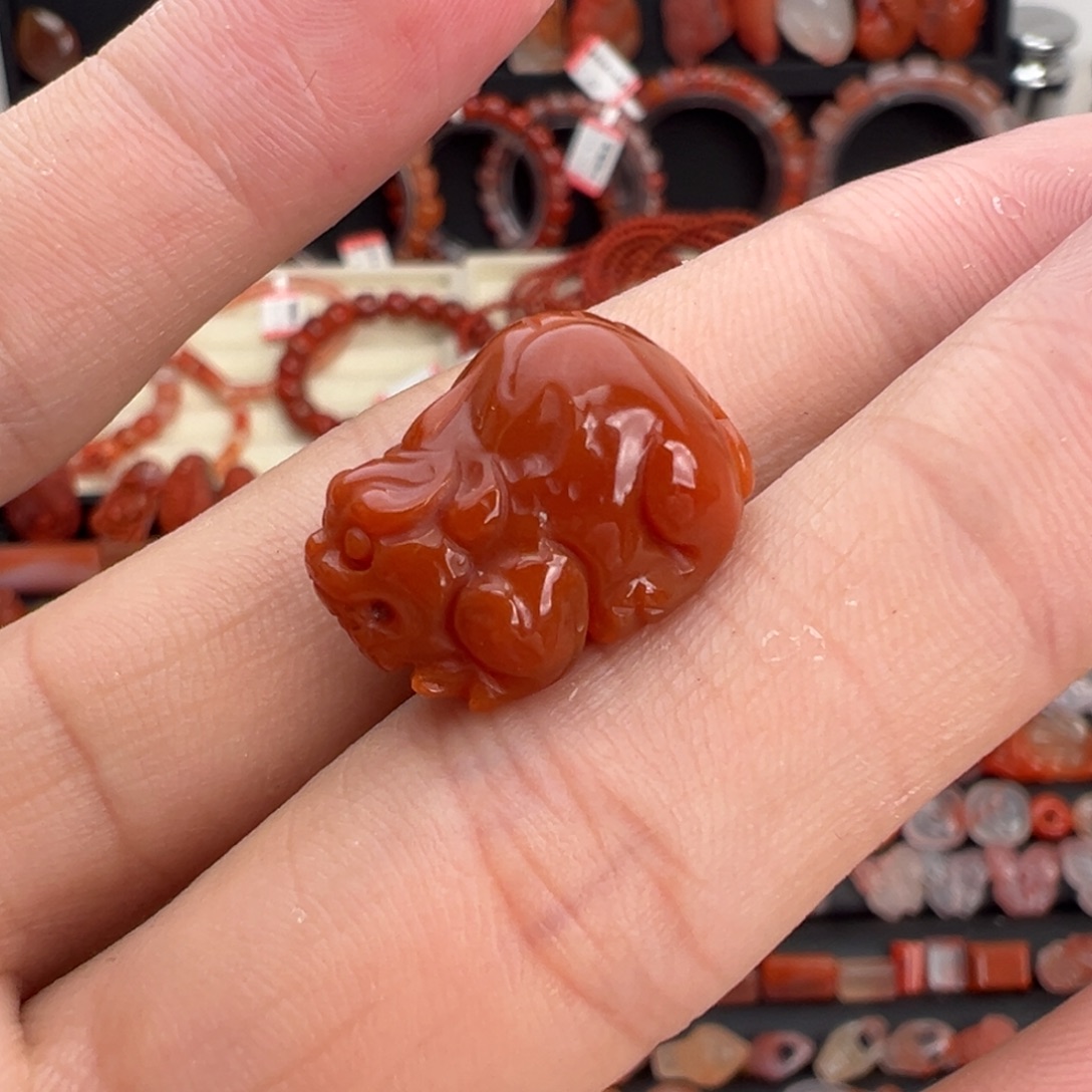 南红玛瑙未镶嵌颈饰貔貅