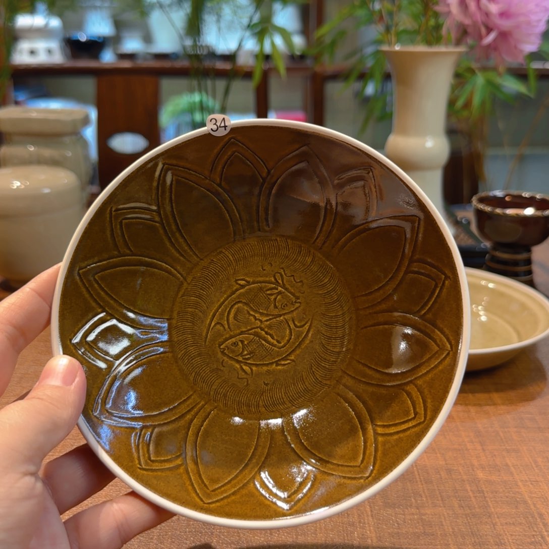 晓***竼34号鱼纹壶承 芒口莲瓣双鱼