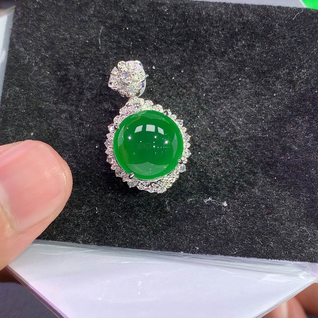 翡翠吊坠(赠链)18K金镶嵌