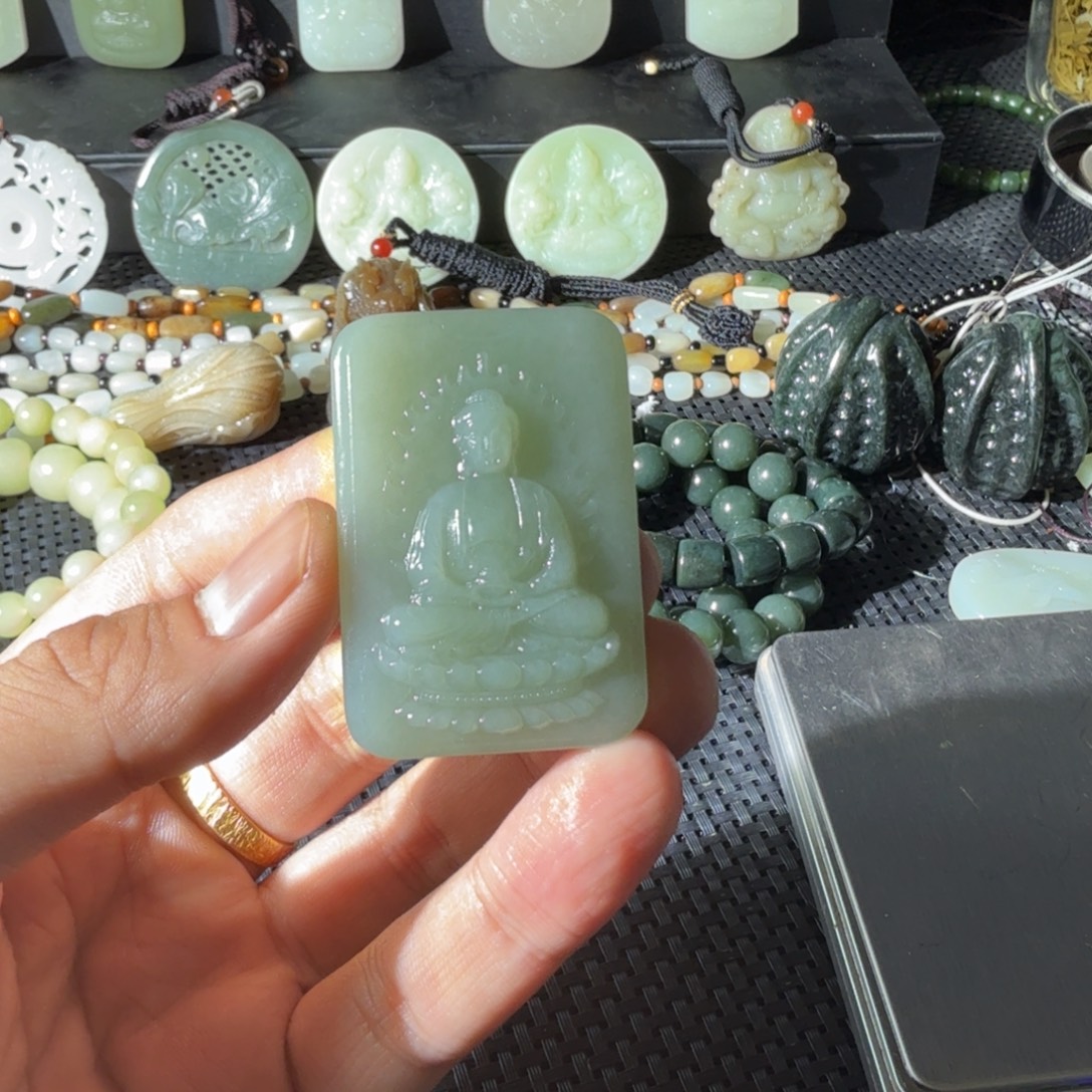 大***哥和田玉未镶嵌颈饰