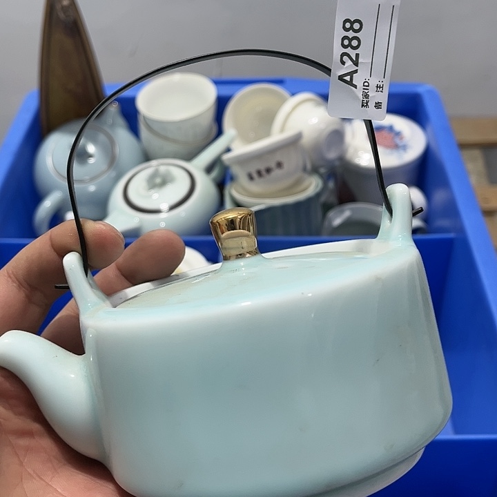 甜***语瓷片默认微瑕瓷器、茶具、壶、摆件，介意勿拍 