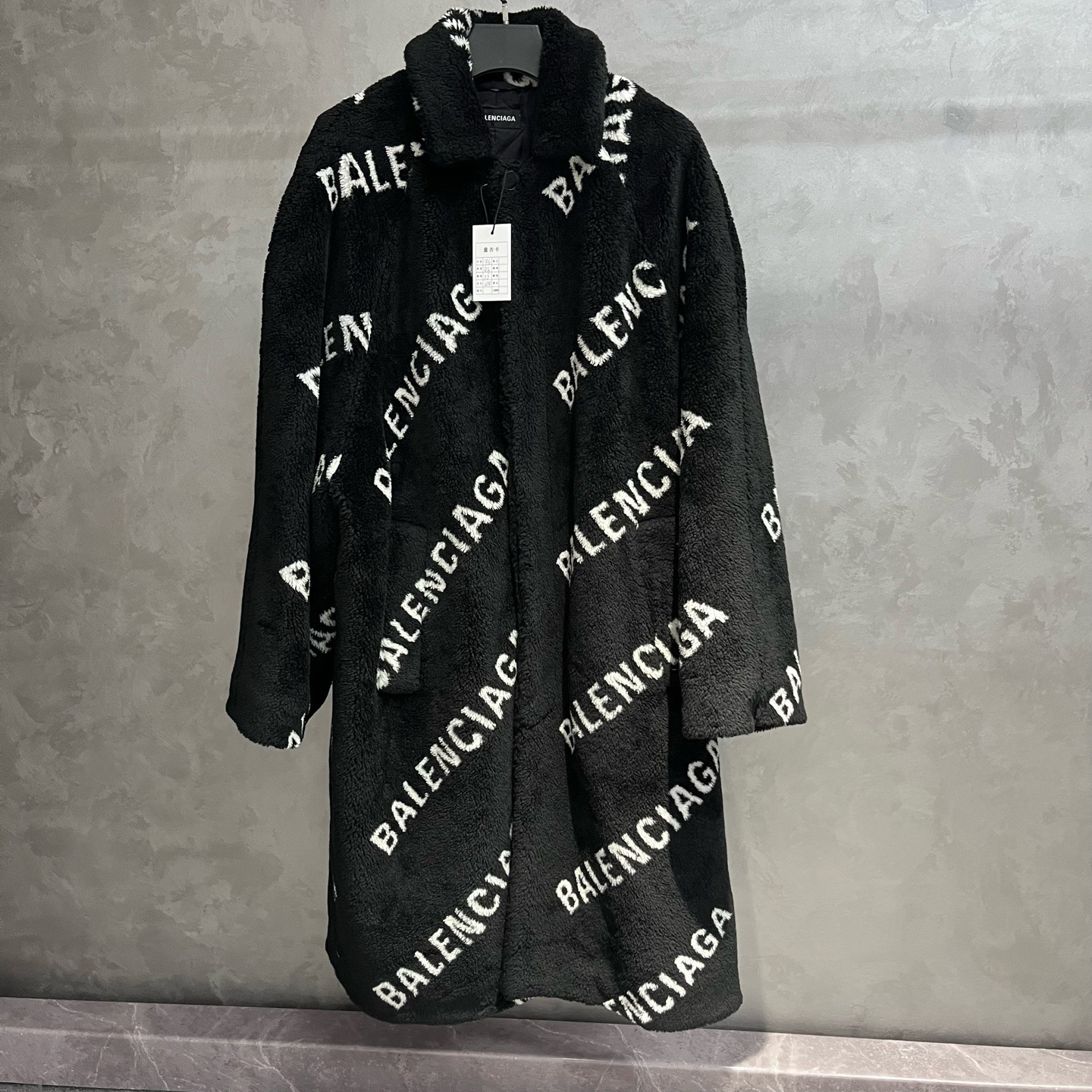 balenciaga 黑色立领落肩宽松仿皮草蓬松长款大衣/46 