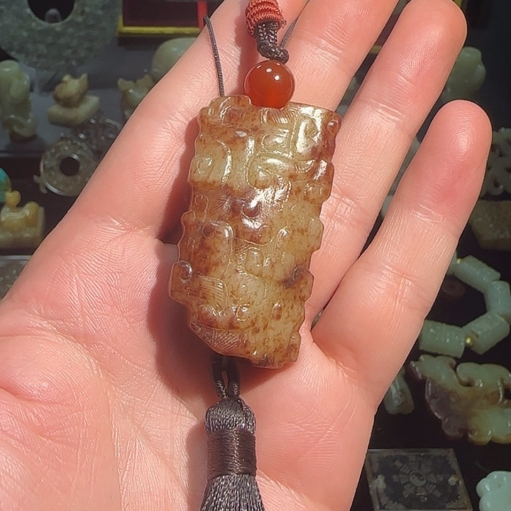 和田玉未镶嵌吊坠(赠链)