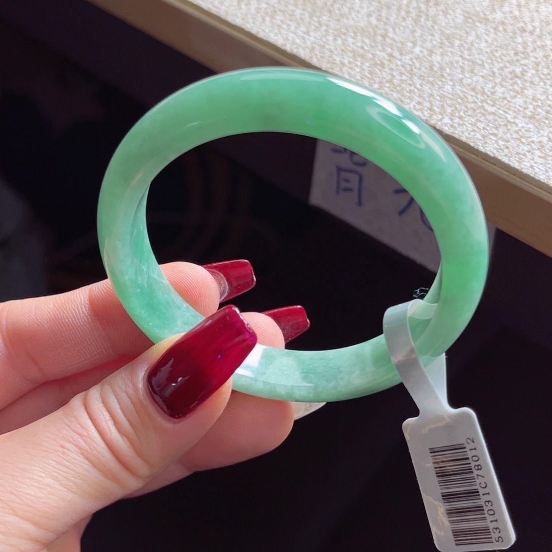 翡翠手镯未镶嵌手镯