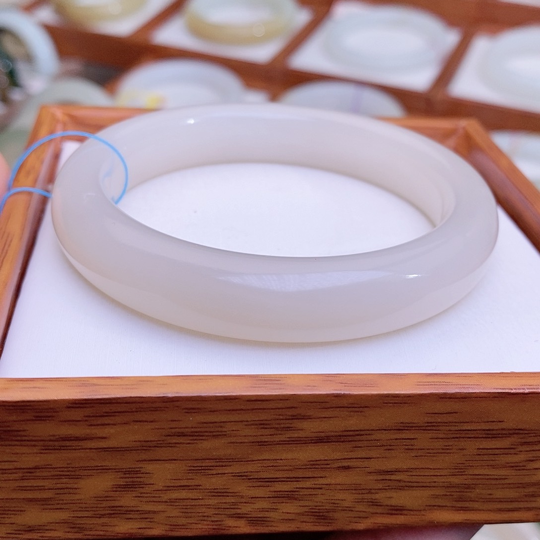 和田玉手镯未镶嵌57.2