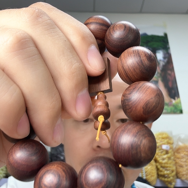 非洲紫檀（红花梨）18号卡12孔雀绿手串