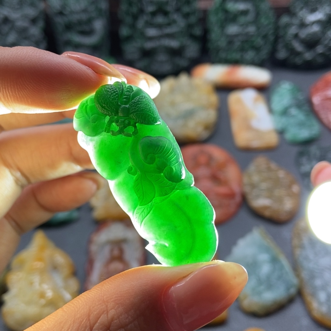 定制翡翠未镶嵌如意T