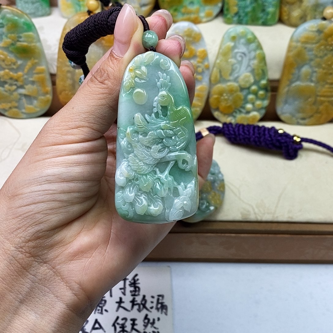 翡翠未镶嵌颈饰翡翠