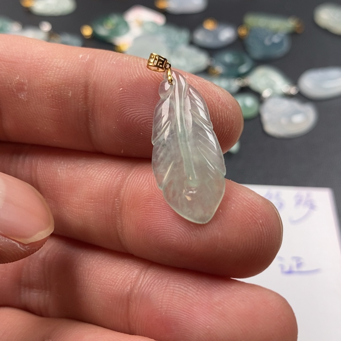 颈饰18K金镶嵌翡翠