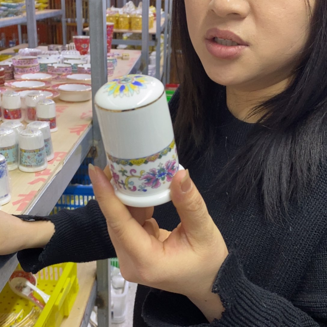 陶瓷1个。。。。。。。。