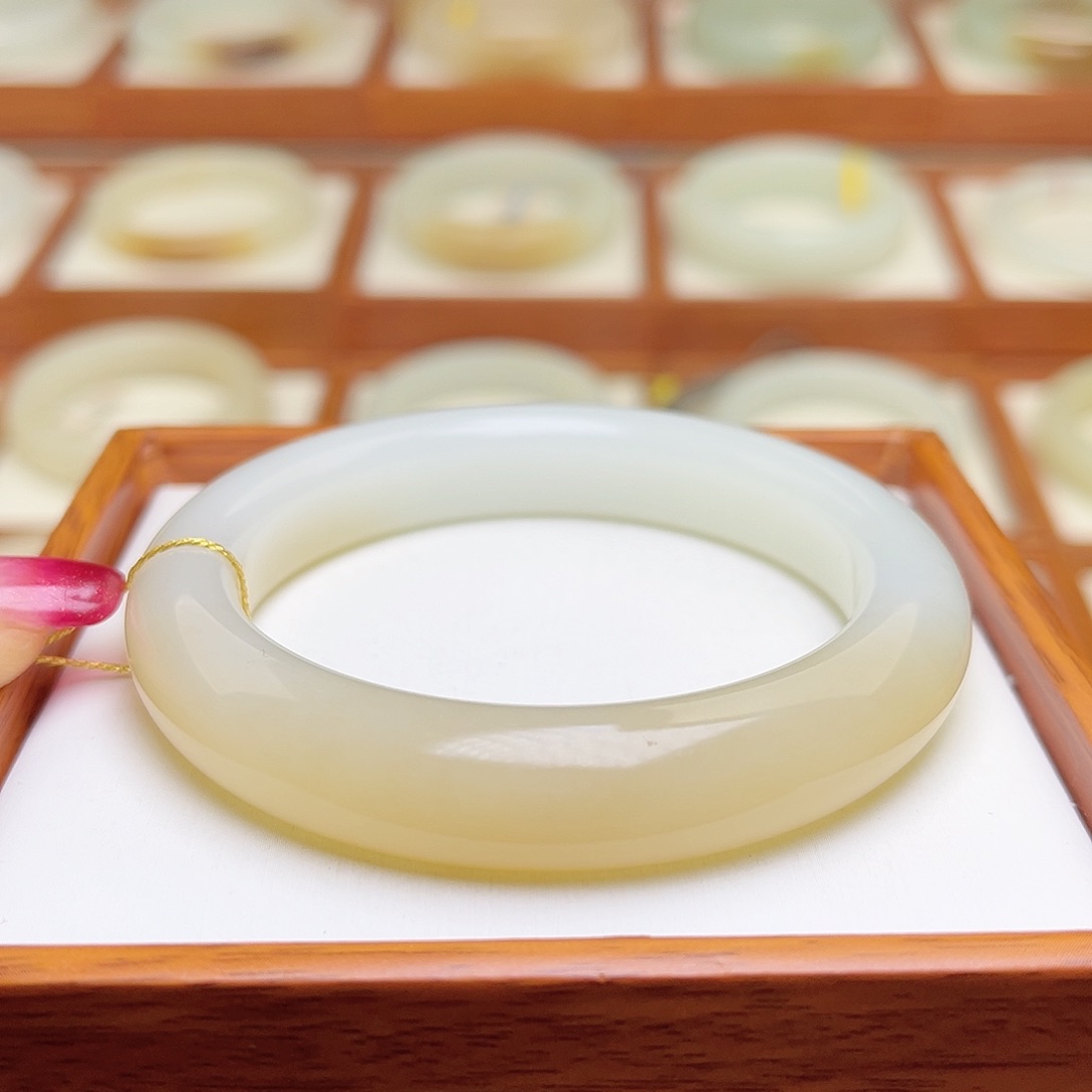 和田玉手镯未镶嵌57