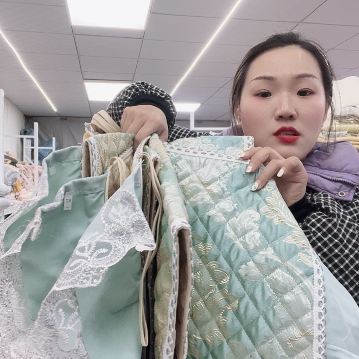 毛绒啦咯啦咯啦咯啦咯啦