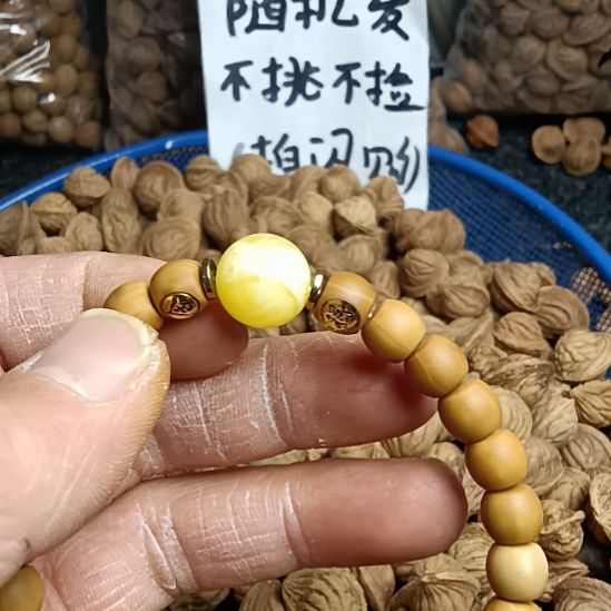 咱***伟吊坠桃核猴头手串8+