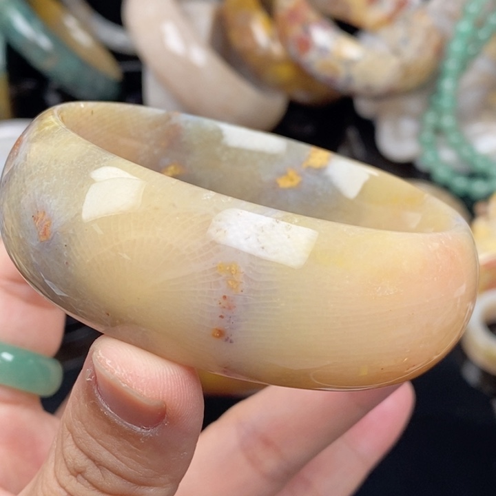 未镶嵌手镯（圆镯）硅化玉60