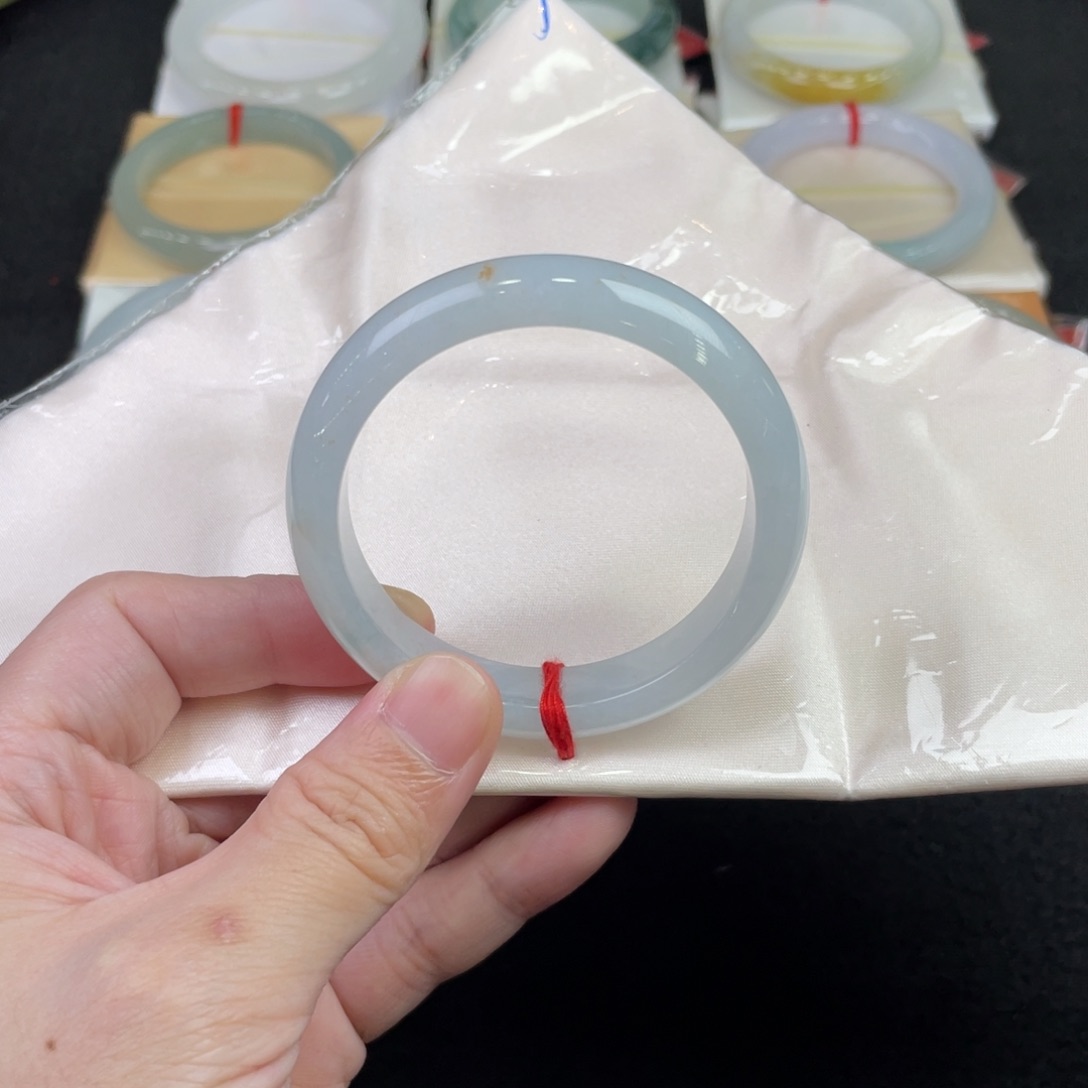 翡翠未镶嵌手镯51.7正圈