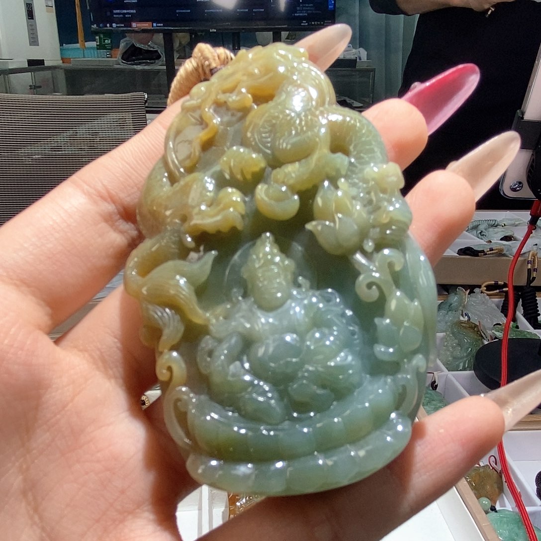 翡翠颈饰未镶嵌钟**r翡翠