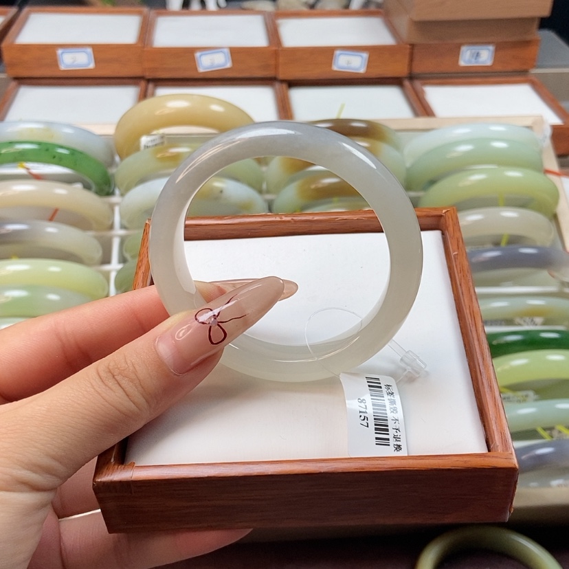 【闪购商品】和田玉手镯未镶嵌53