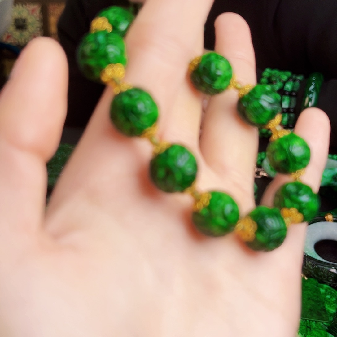 颈饰未镶嵌翡翠多样性