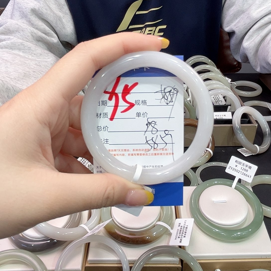 和田玉手镯未镶嵌