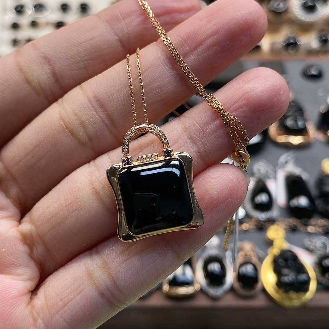 翡翠18K金镶嵌吊坠(赠链)墨翠