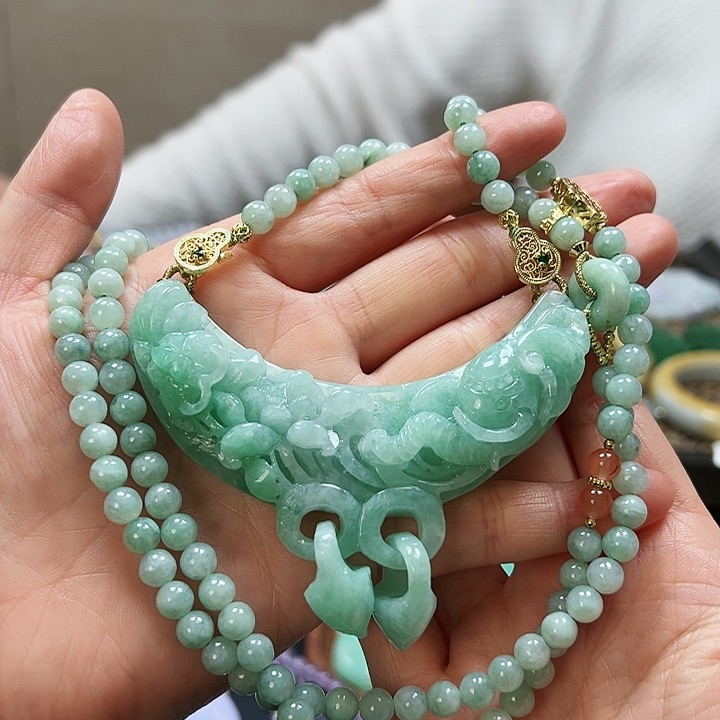 翡翠颈饰未镶嵌吊坠