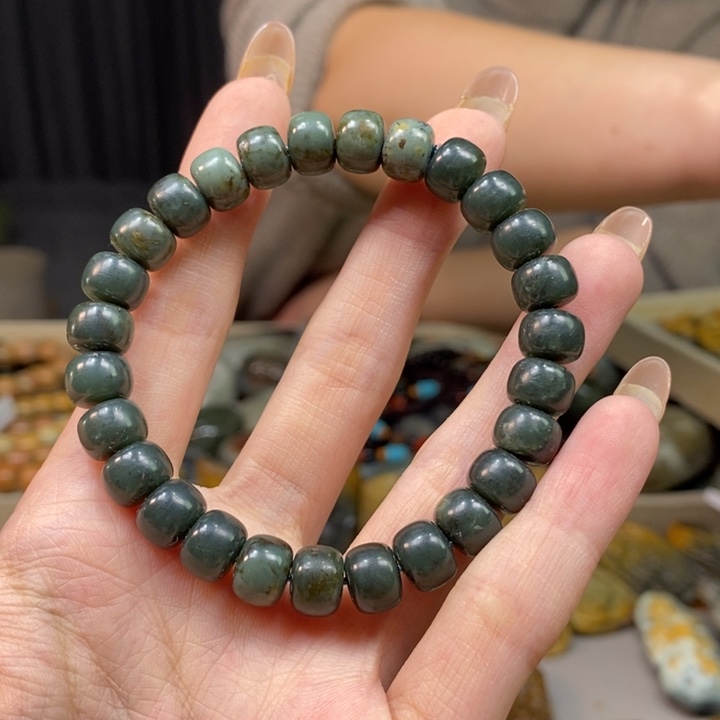 岫岩河磨玉（透闪石质玉）颈饰未镶嵌