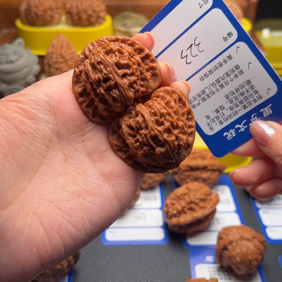 ****文玩核桃吊坠323三角白