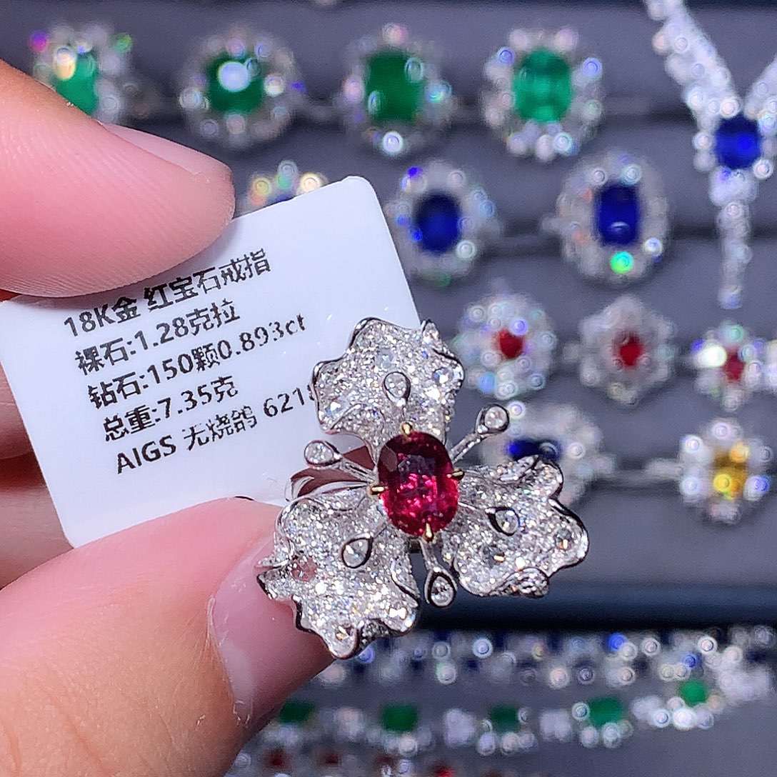 红宝石戒指18K金镶嵌