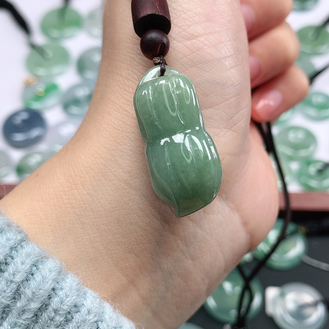 翡翠颈饰未镶嵌平安