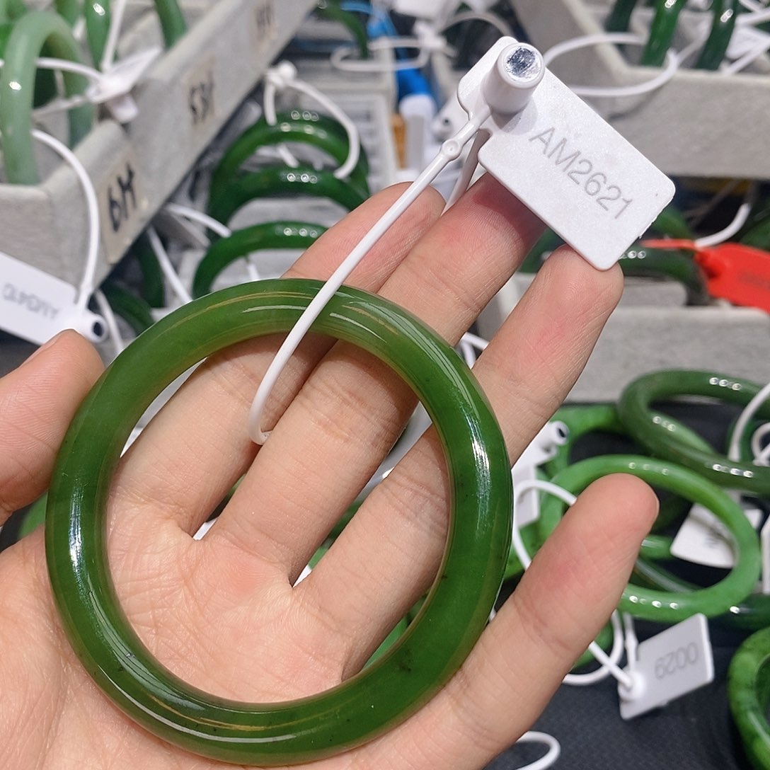 和田玉（碧玉）未镶嵌手镯