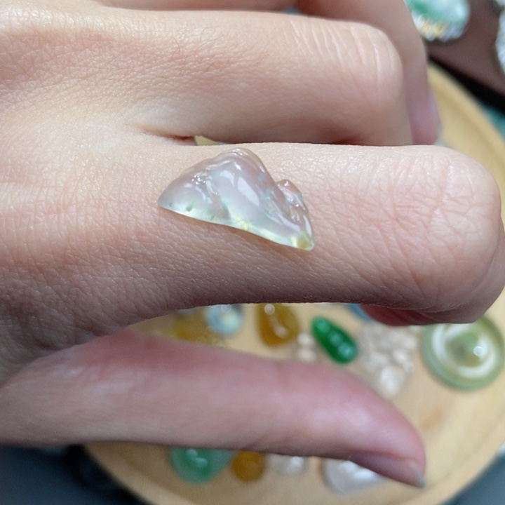 翡翠颈饰未镶嵌翡翠