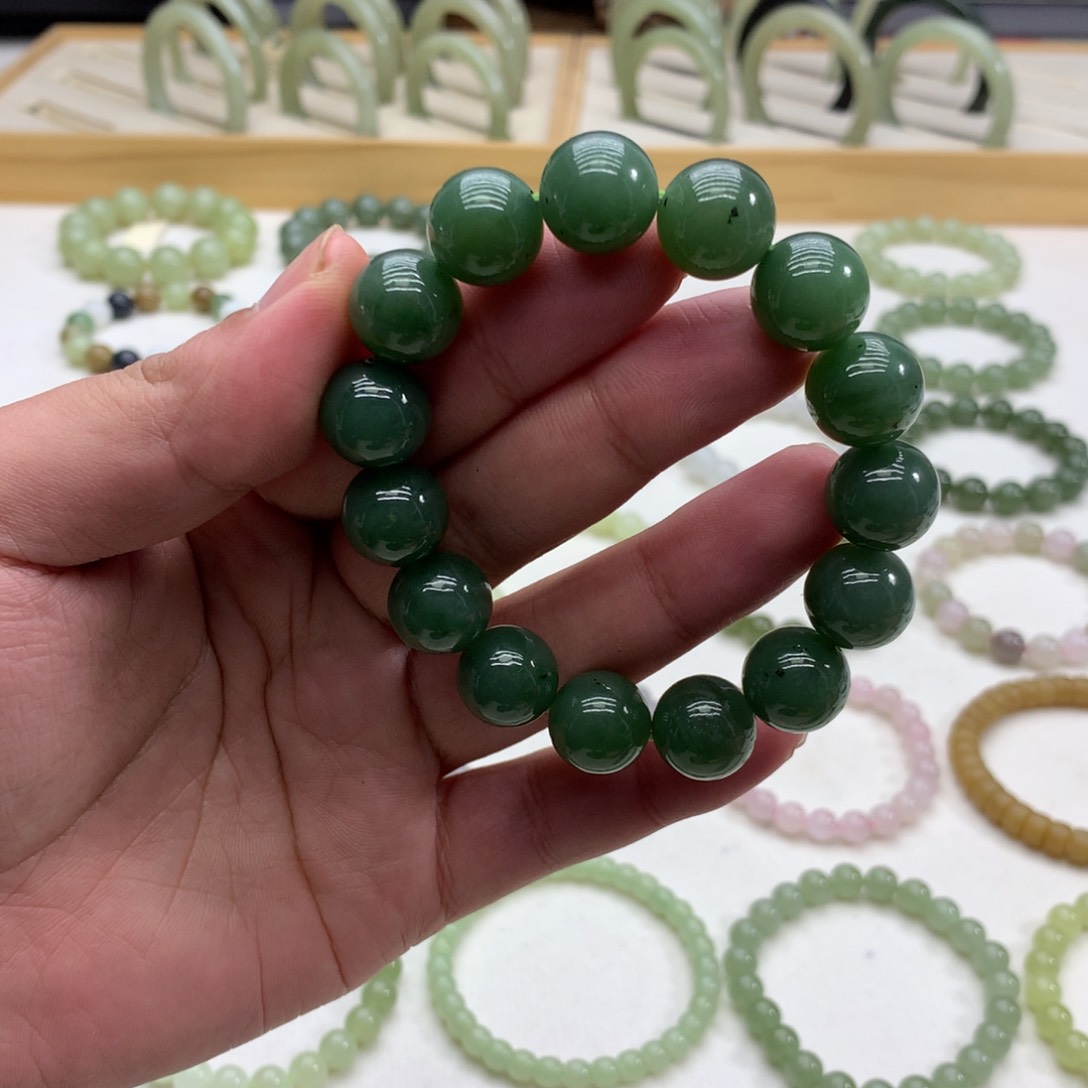 和田玉手串（猕猴桃碧玉14）未镶嵌