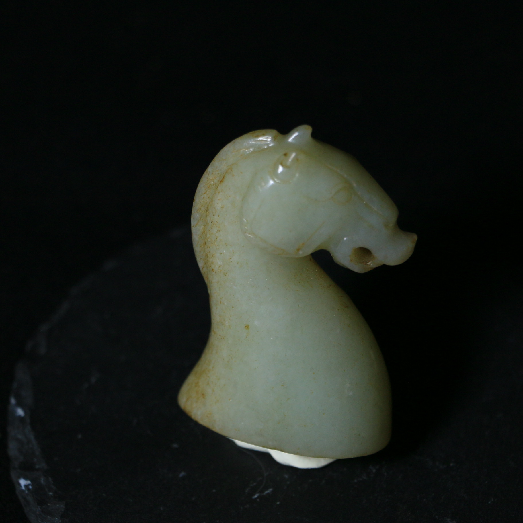 10C8明 青玉圆雕马首摆件 