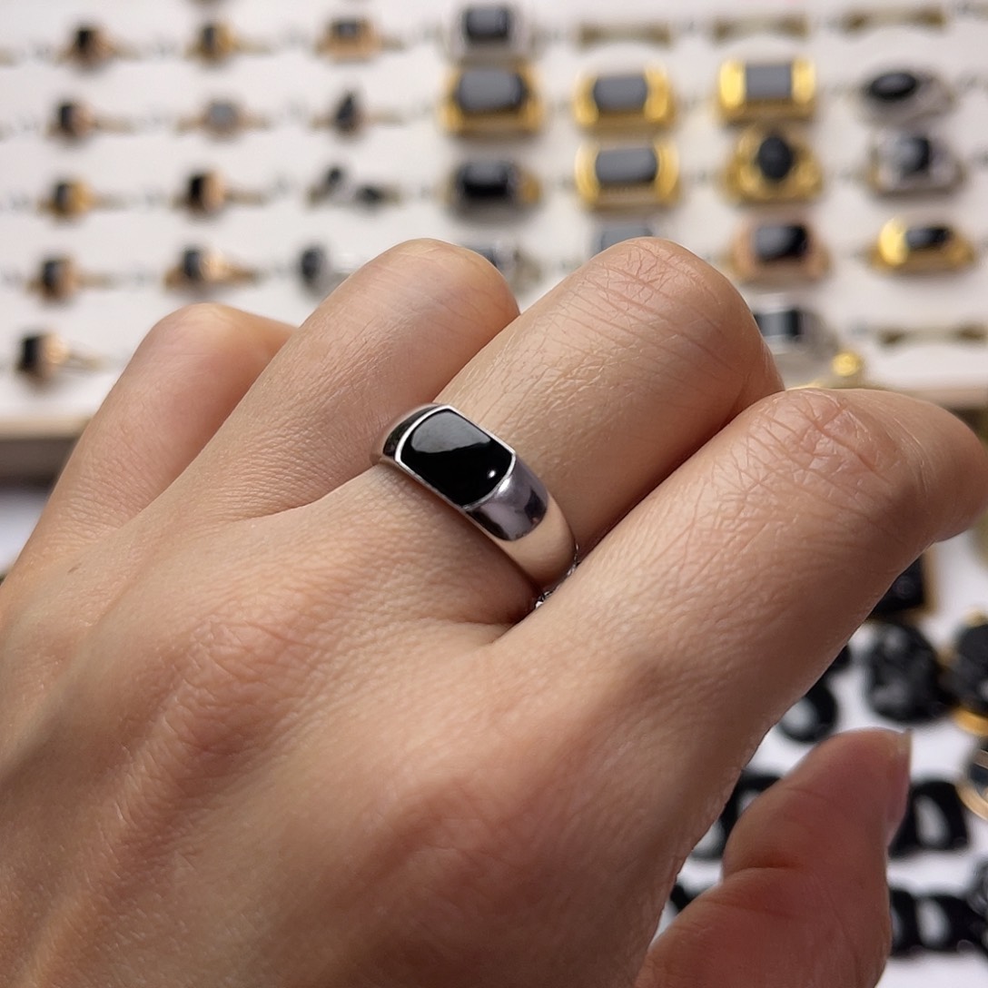 翡翠戒指18K金镶嵌翡翠