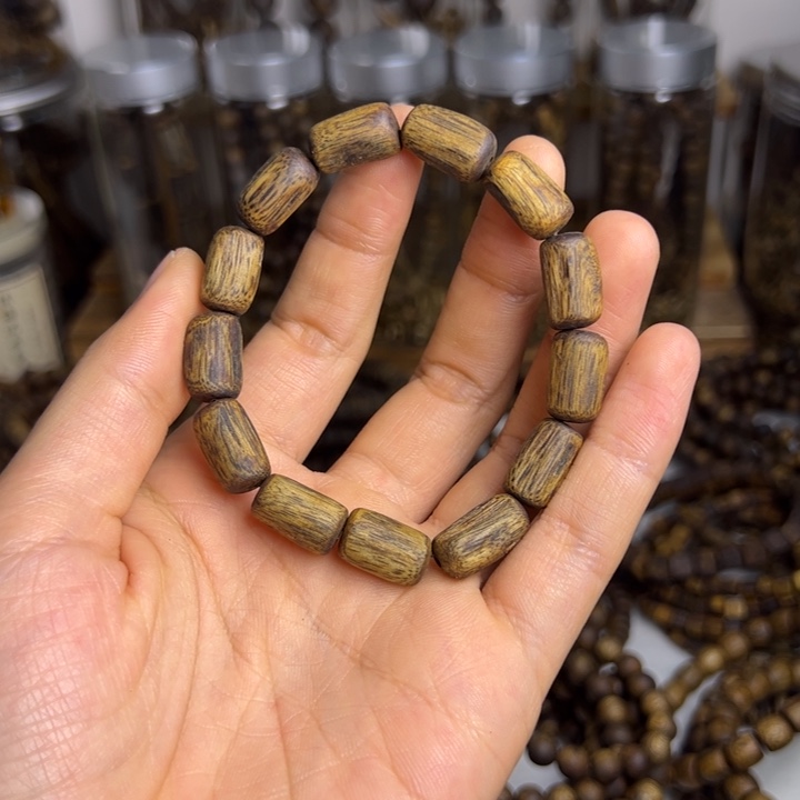 沉香碎屑沉香奇楠树心油多样性