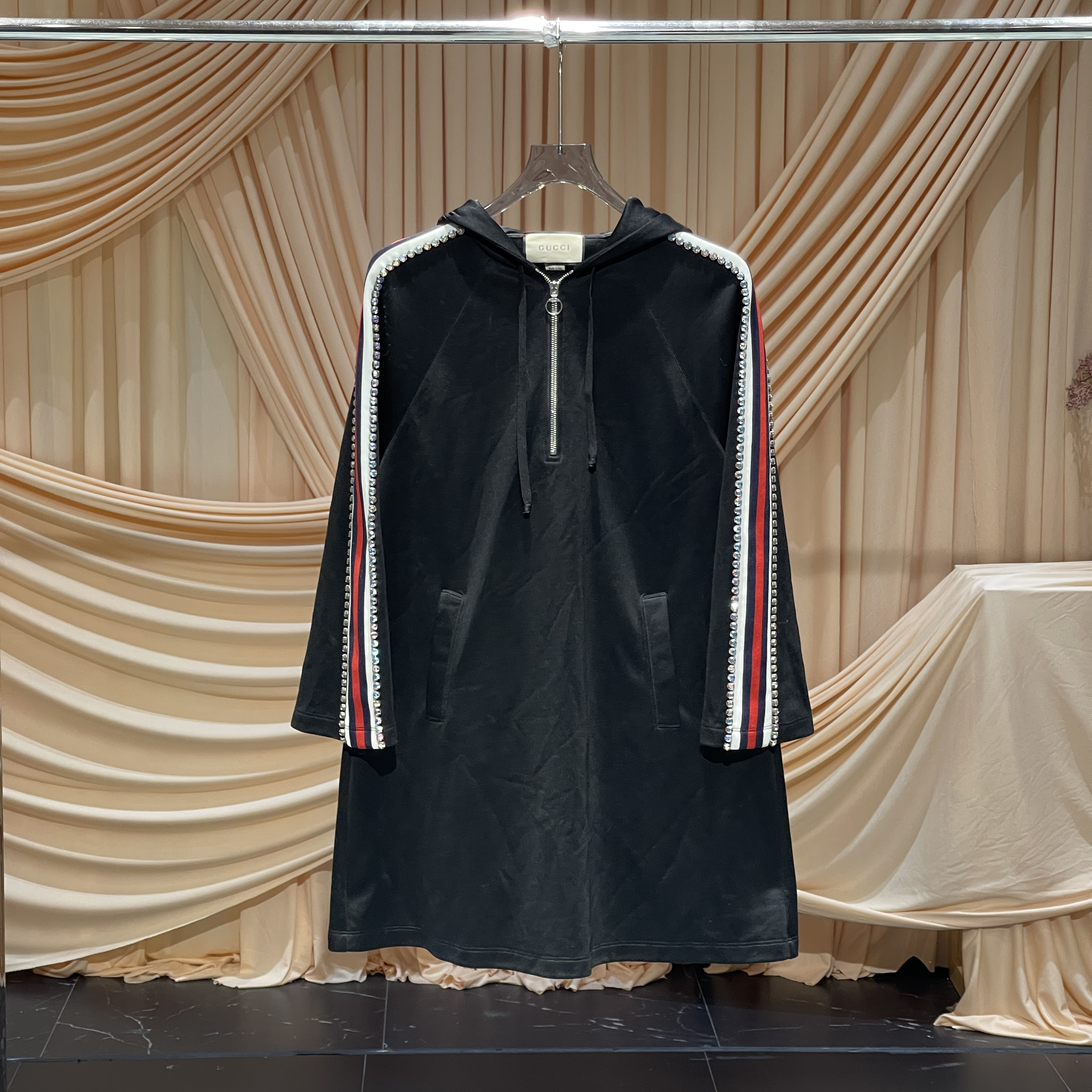 99新 GUCCI/古驰 Gucci 黑色侧条纹水钻连帽连衣裙/s码/32351
