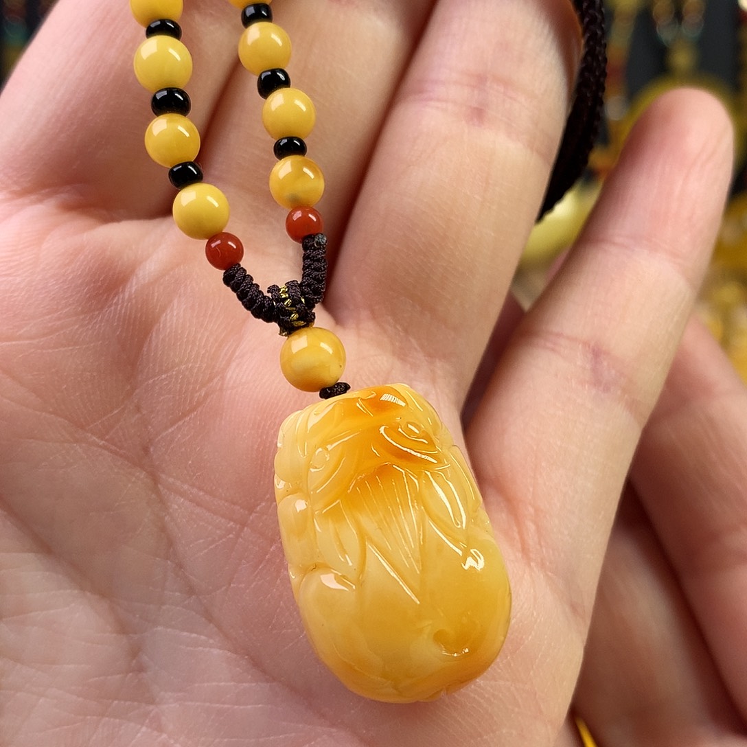 琥珀裸石未镶嵌吊坠