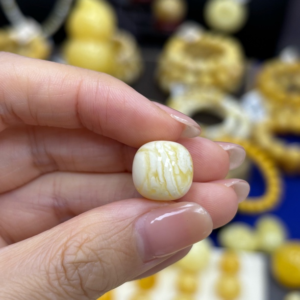 12.9*12.5mm 小妖珠宝天然原矿琥珀蜜蜡