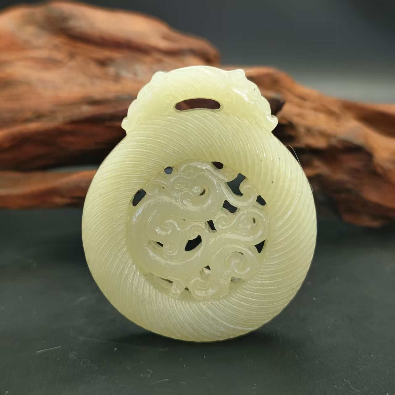 Z和田玉仿古龙吊坠1577