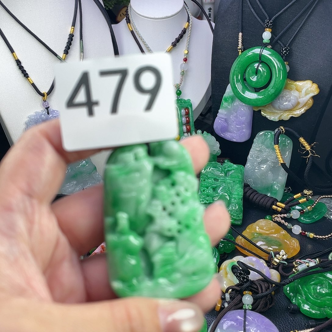 翡翠未镶嵌吊坠(赠链)