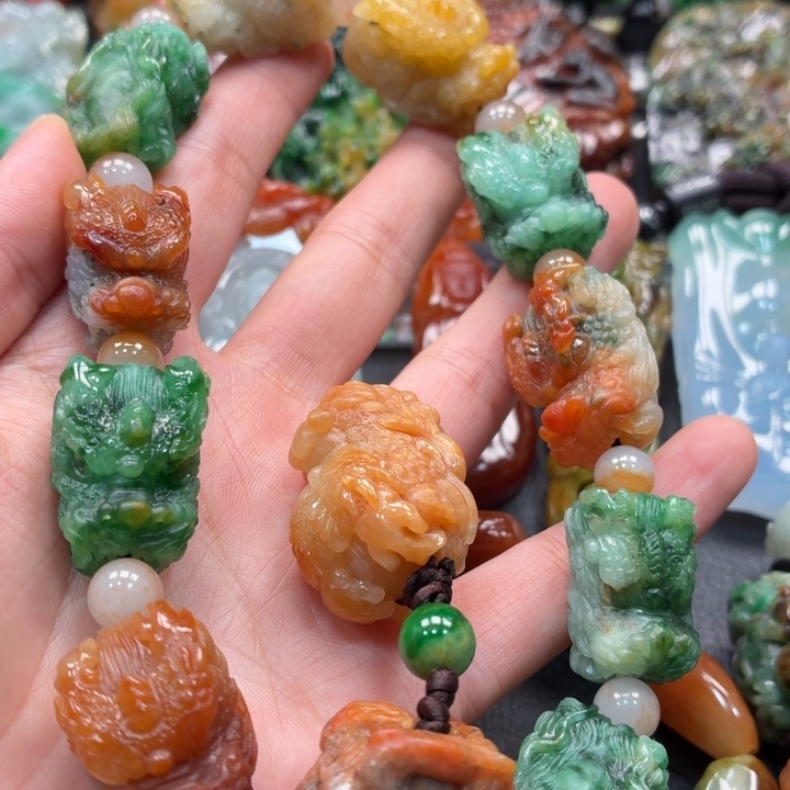 翡翠未镶嵌挂件龙头手持