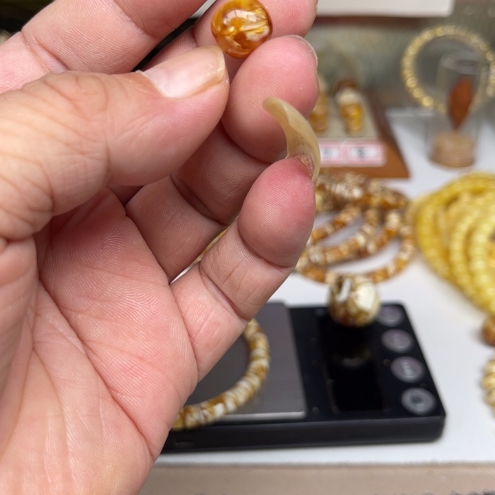 琥珀未镶嵌裸石63号